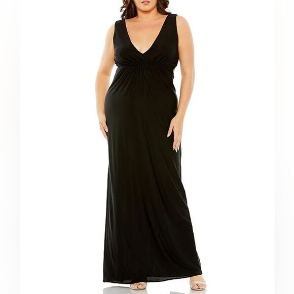 NWT Mac DuggalPlus Size Sleeveless V-Neck Cutout Back Gown - BLACK - Picture 2 of 7